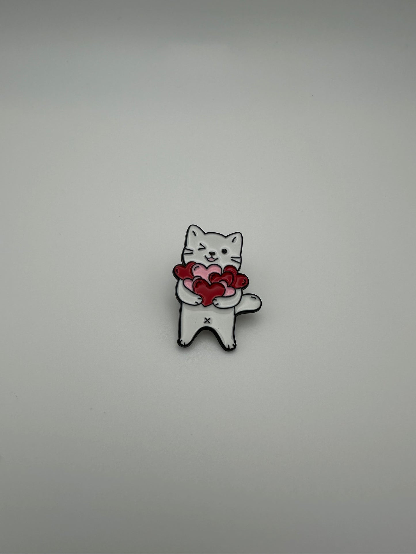Cute Valentine cat holding hearts - Enamel pin badge